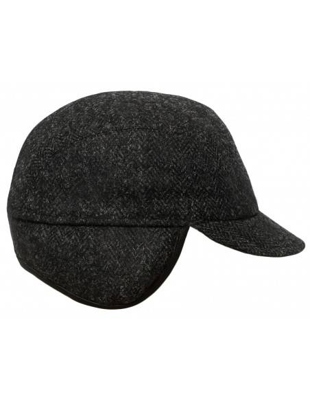 Czarna czapka męska na zimę z daszkiem - polskie czapki