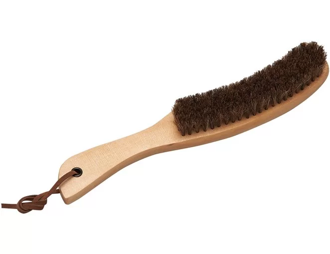 Drewniana szczotka z naturalnym końskim włosiem do czyszczenia nakryć głowy
